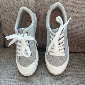 WOMEN’S GREY ROCKET DOG SNEAKERS